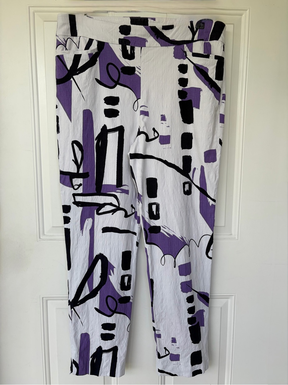 •Chico’s• Abstract Print White/Purple/Black Ankle Pants - Size 2 (US 12)